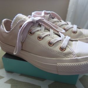 Wmns nude with rose gold converse shoes